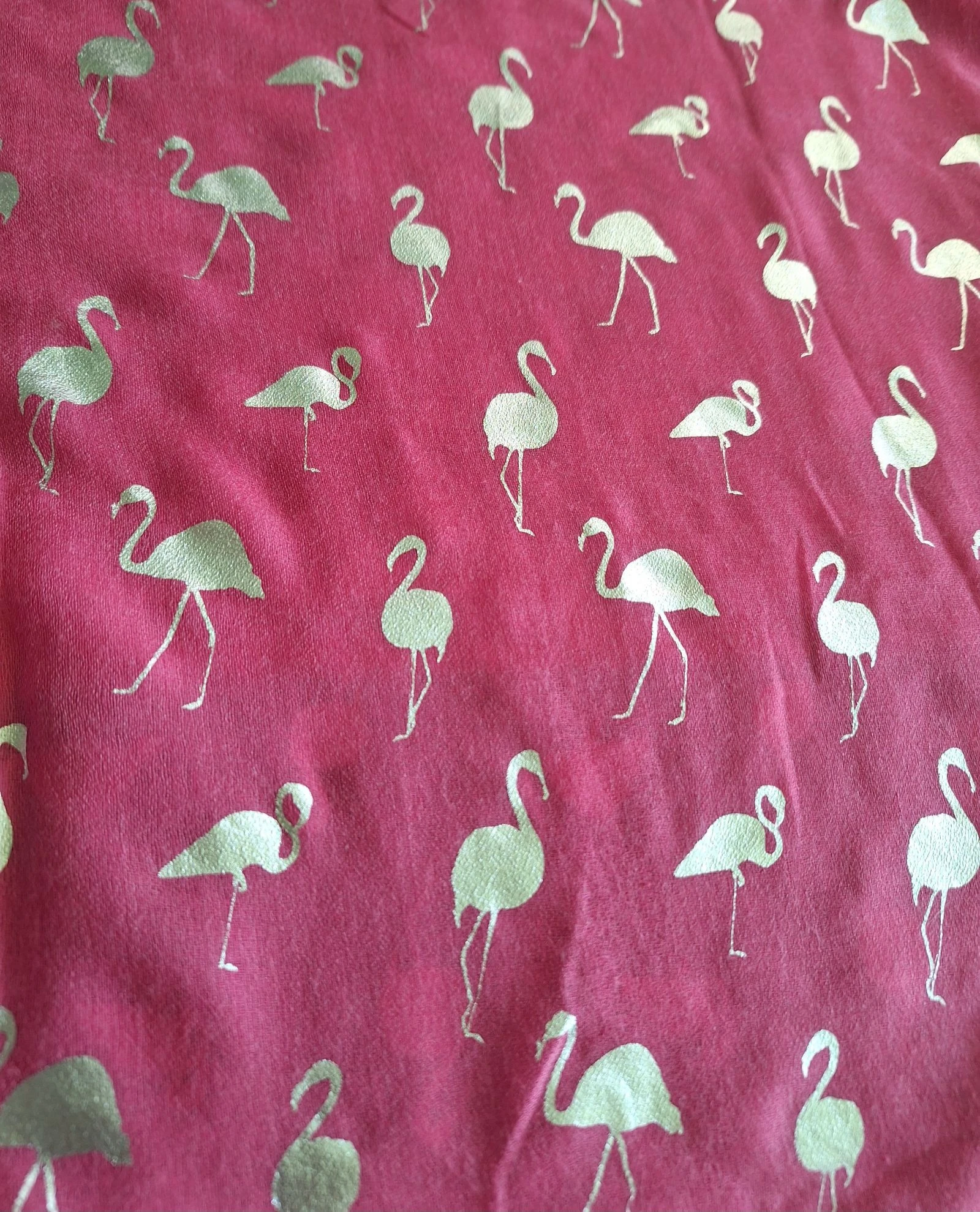 Écharpe rosa com estampa de flamingo prateado em algodão/viscose – photo 4